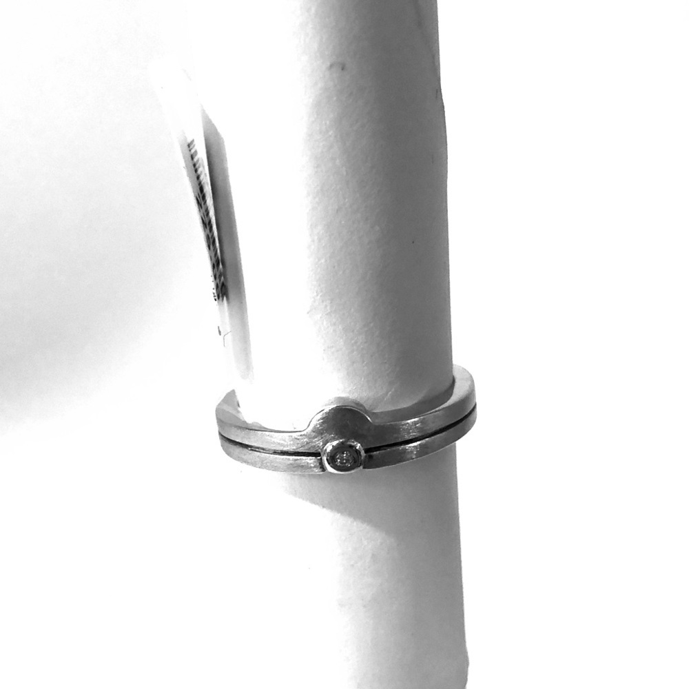 Sterling Silver .925 with a Canadian Diamond Viara